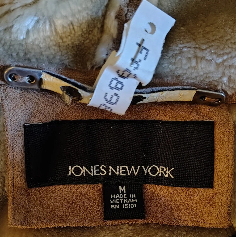 Women's Jones New York Beige Tan. Very Good Condition. - Picture 8 of 10